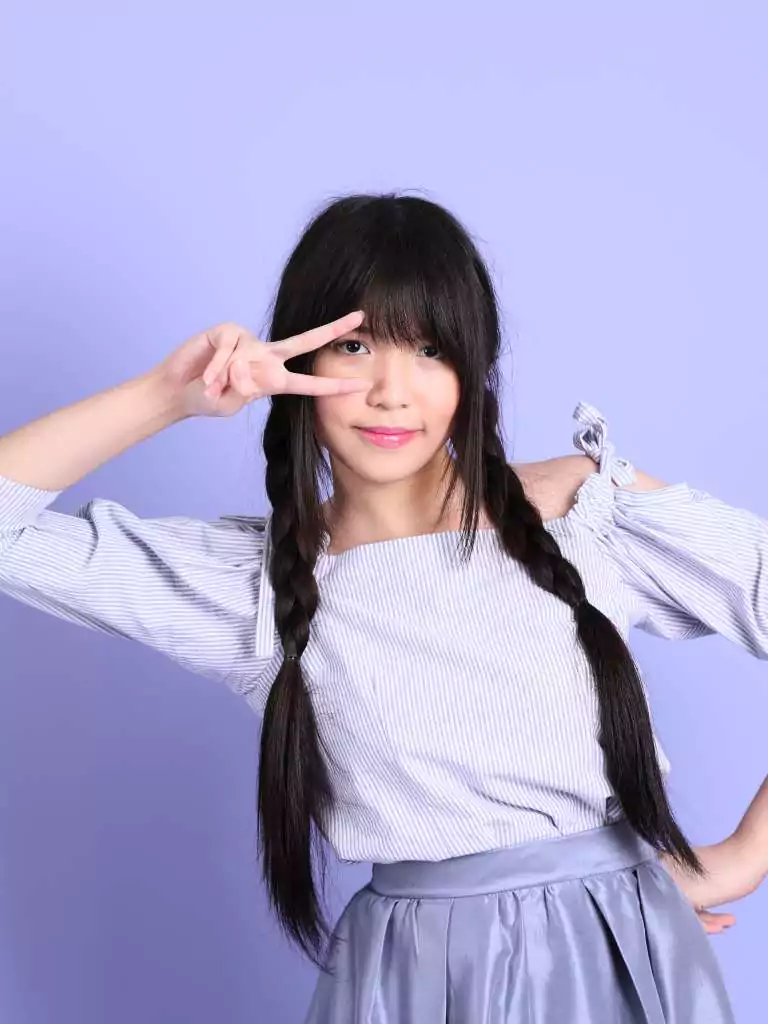 Jisoo’s Preppy and Polished Schoolgirl Look