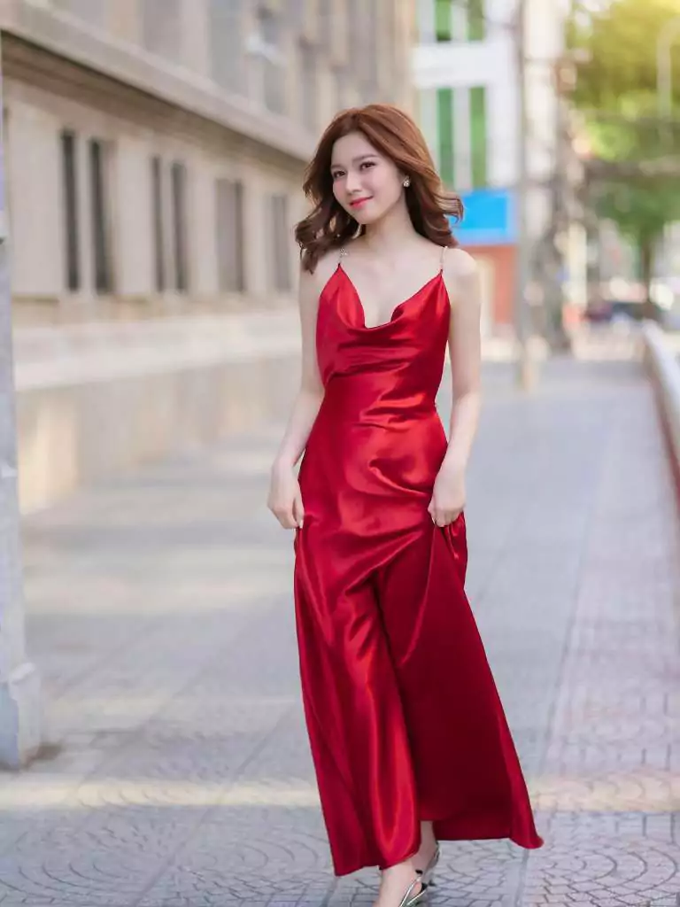 Rosé’s Elegant Yet Edgy Slip Dress Style