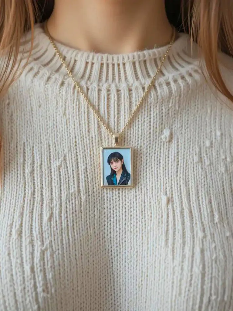 9. DIY Photocard Jewelry