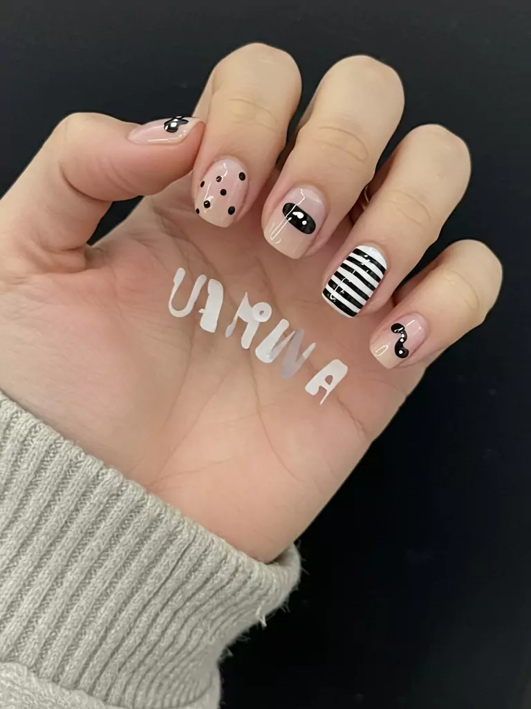 Playful Patterns Like Polka Dots or Stripes for Haechan