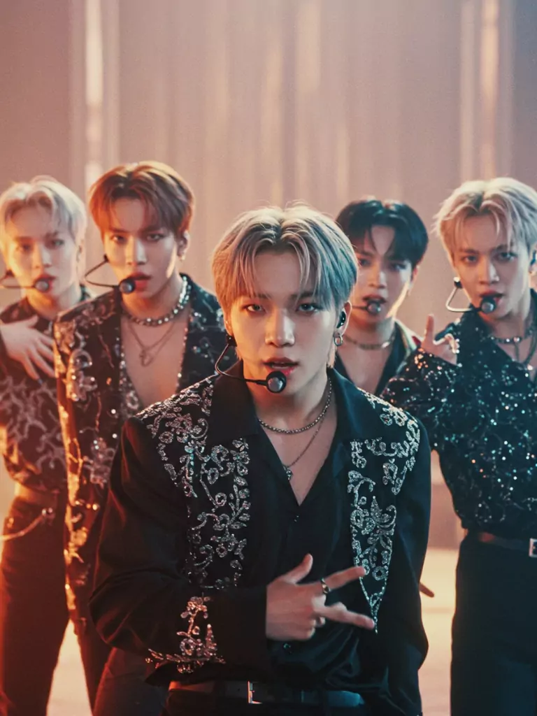 ATEEZ San Dynamic Group Shot