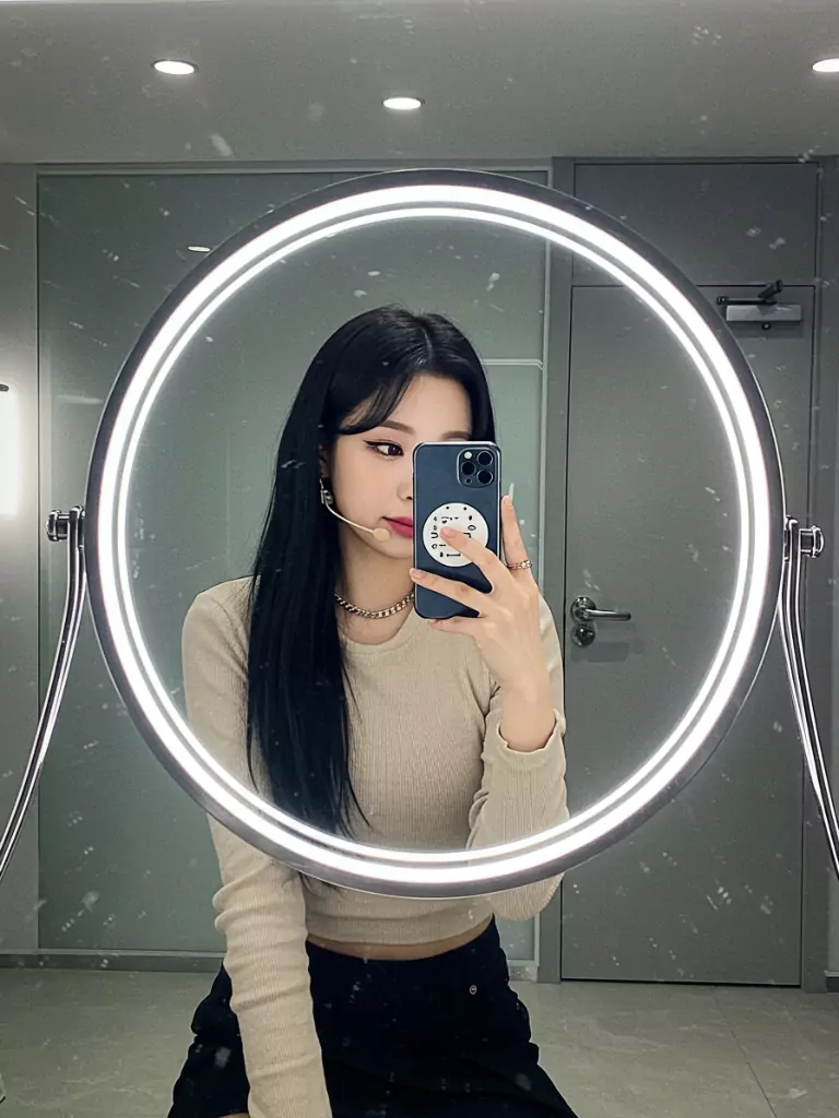 Karina’s Repeating Image Selfie