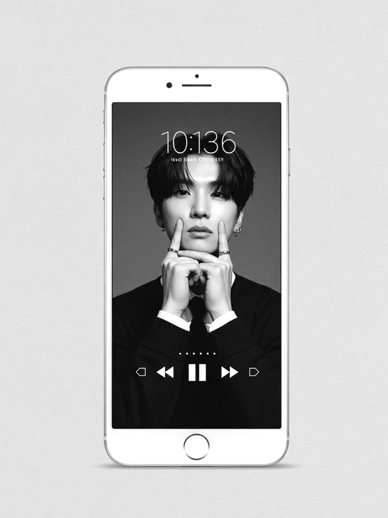 Black & White Minimalist