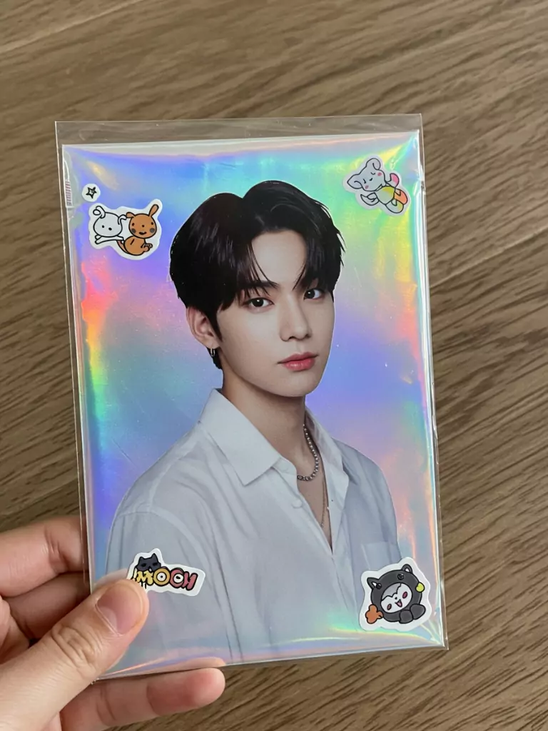 Holographic Sleeve Glam