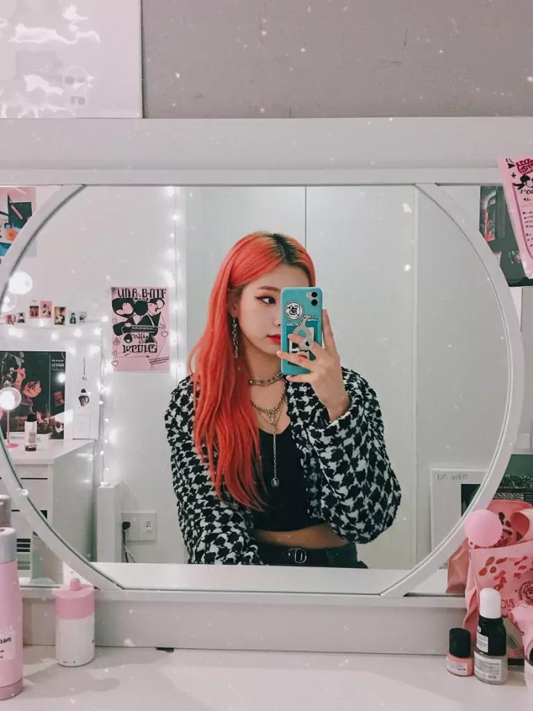 Mirror Selfie Vibes