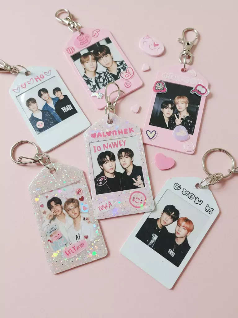 Polaroid-Style Picture Tags