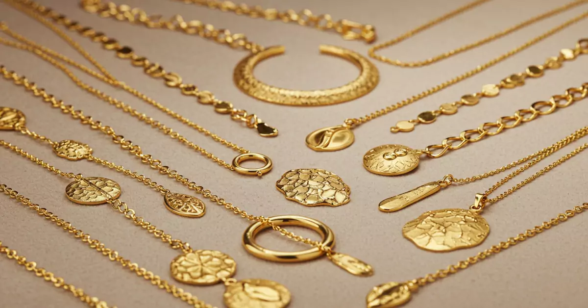 13 Stunning Gold Necklace Designs You’ll Love to Wear