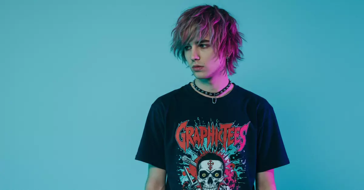 How to Rock Graphic Tees Like a Street Style Star