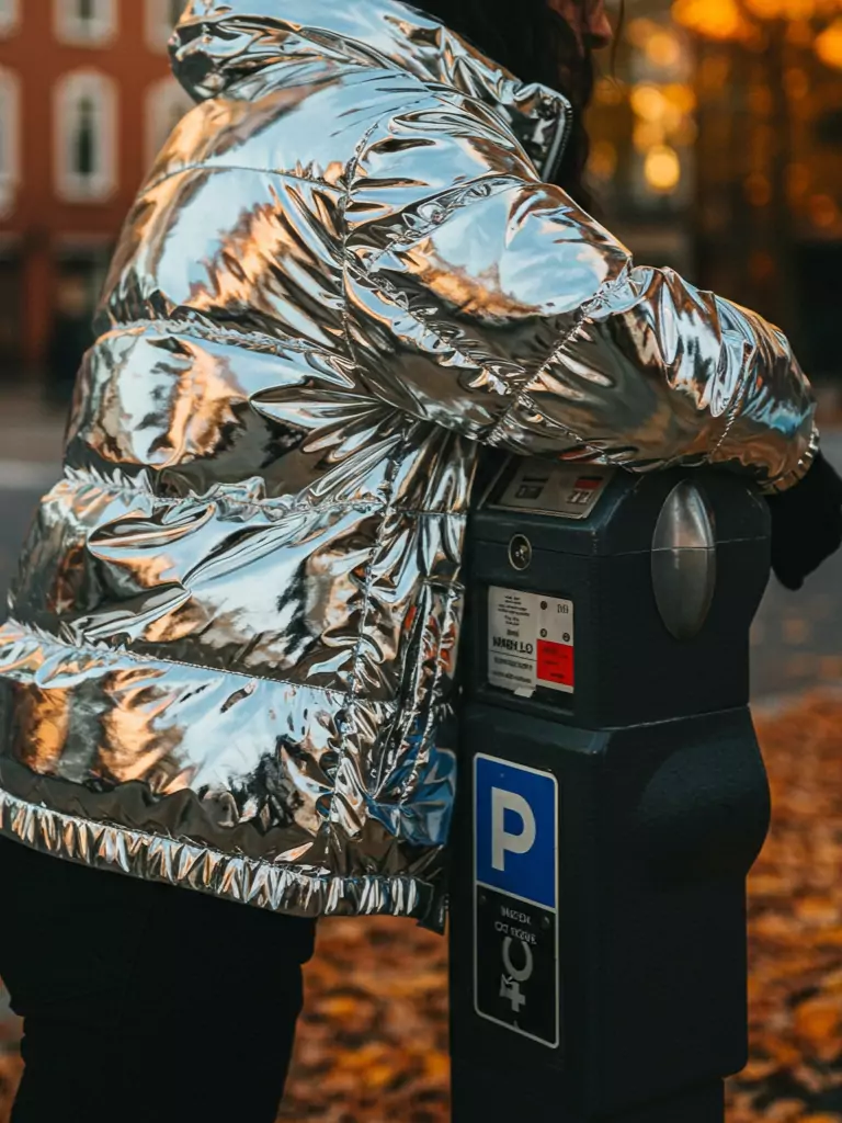 Cropped Metallic Puffer