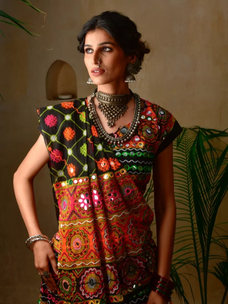 Gujarati Style (Seedha Pallu)