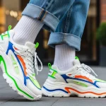 How to Style Chunky Sneakers (6 Foolproof Looks for Every Day)