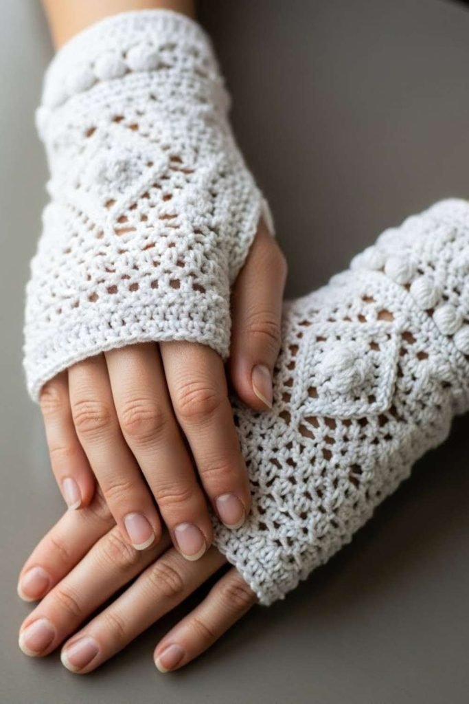 Winter White Snowfall Mitts