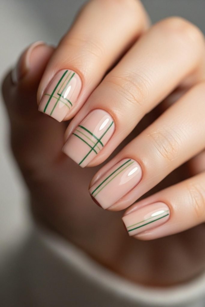  Nude Nails with Green Lines
